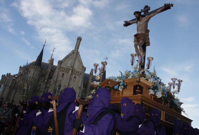 cristo clavado gaudí