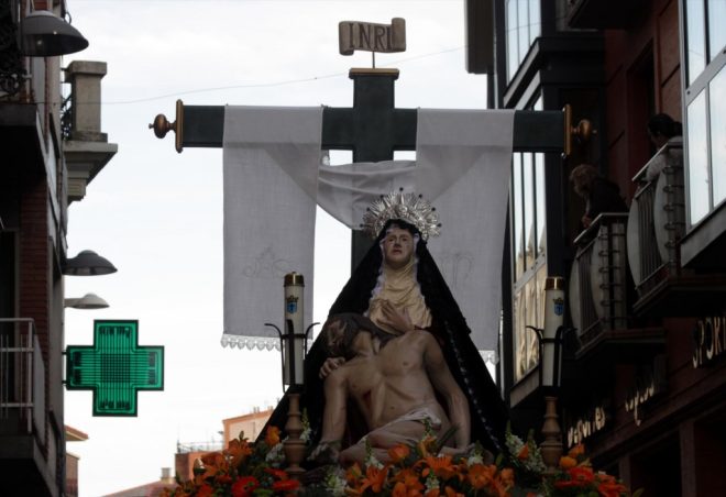virgen cruz jesús
