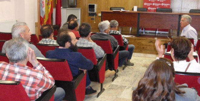 Asistentes a la reunión organizada por Montañas del Teleno