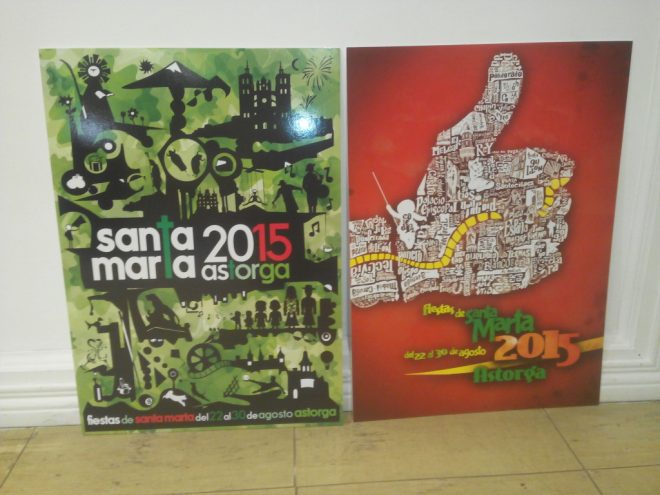 A la izquierda el cartel de fiestas, a la derecha el del autor local