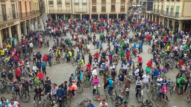 La plaza Mayor fue el punto de salida y llegada (Concejalía de Deportes Ayunt. Astorga)