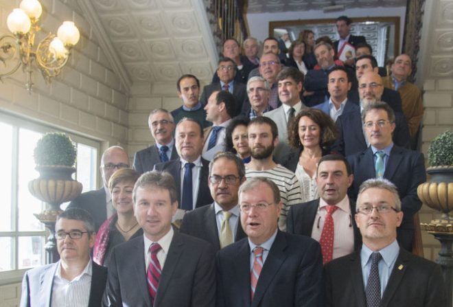 El alcalde de Astorga, en la tercera fila a la derecha (Ricardo Ordóñez)