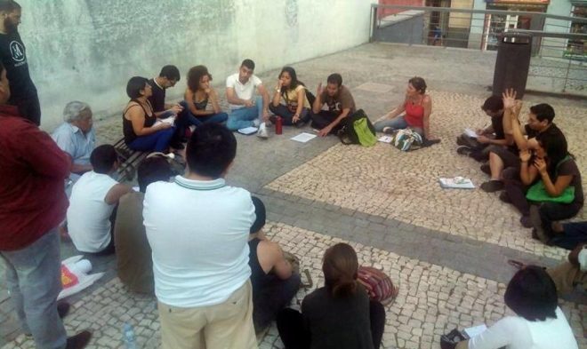 una-de-las-asambleas-de-podemos-inmigracion-en-lavapies-facebook-podemos