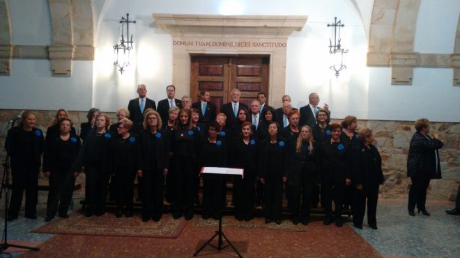 La Coral Excelsior abrió el programa del Festival Coral 'Ciudad de Astorga' en el Claustro. / CCU