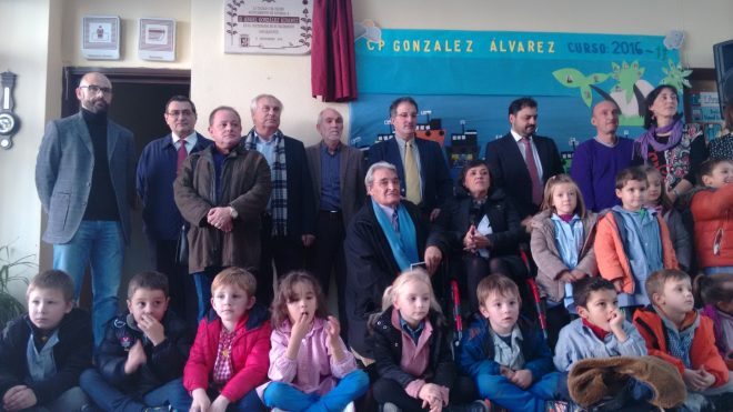 placa homenaje González Álvarez