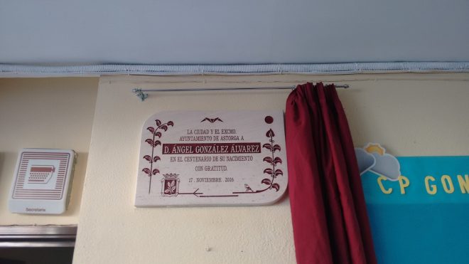 placa homenaje González Álvarez