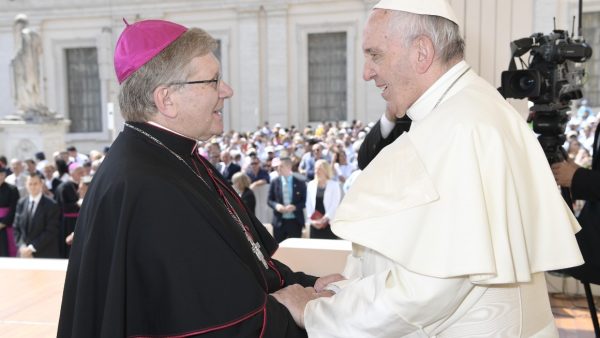 Encuentro entre el obispo de Astorga y el papa Francisco en 2017