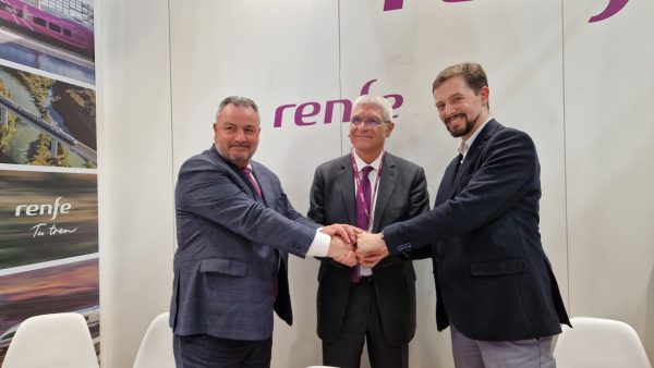 Eduardo Morán, Isaías Táboas y Adrián Fernández rubricaron el acuerdo para el impulso de los trenes turísticos en la provincia