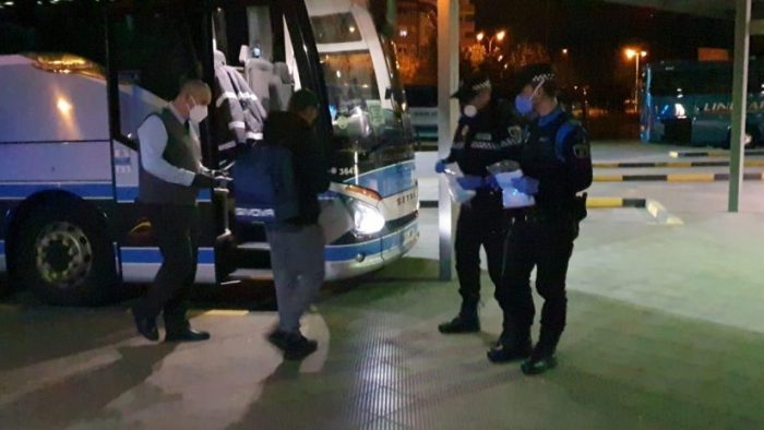 Las mascarillas dejarán de ser obligatorias en el transporte público el 7 de febrero