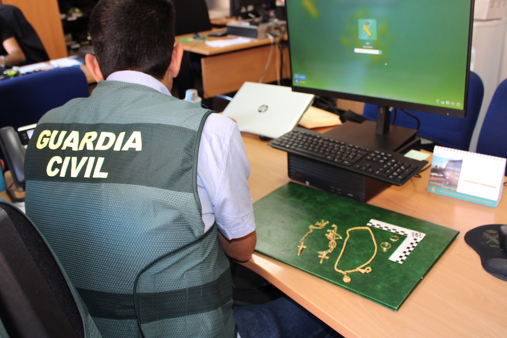 Imagen de archivo de unas joyas recuperadas por la Guardia Civil