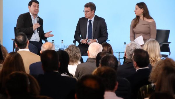 Alfonso Fernández Mañueco, Alberto Núñez Feijoo y Ester Muñoz, en el acto celebrado en León