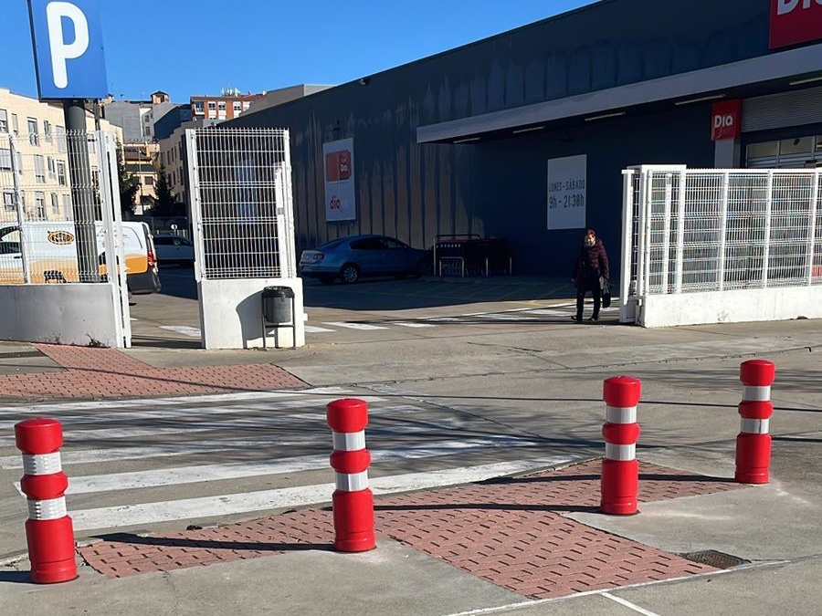 Aparcamiento junto al supermercado Día de Astorga