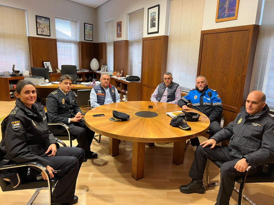 El alcalde de Astorga recibió al nuevo comisario de la Policía Nacional