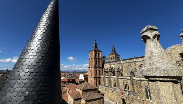 Presentación de nuevas zonas visitables en el Palacio Escondido de Gaudí.