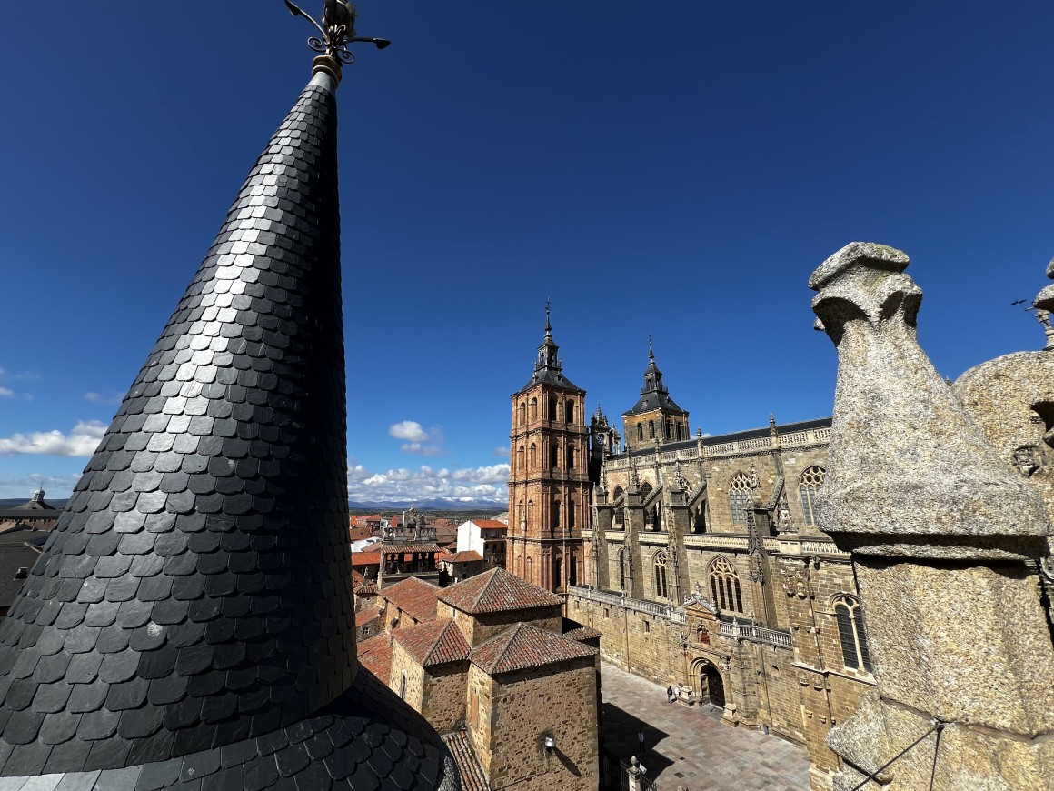Presentación de nuevas zonas visitables en el Palacio Escondido de Gaudí.