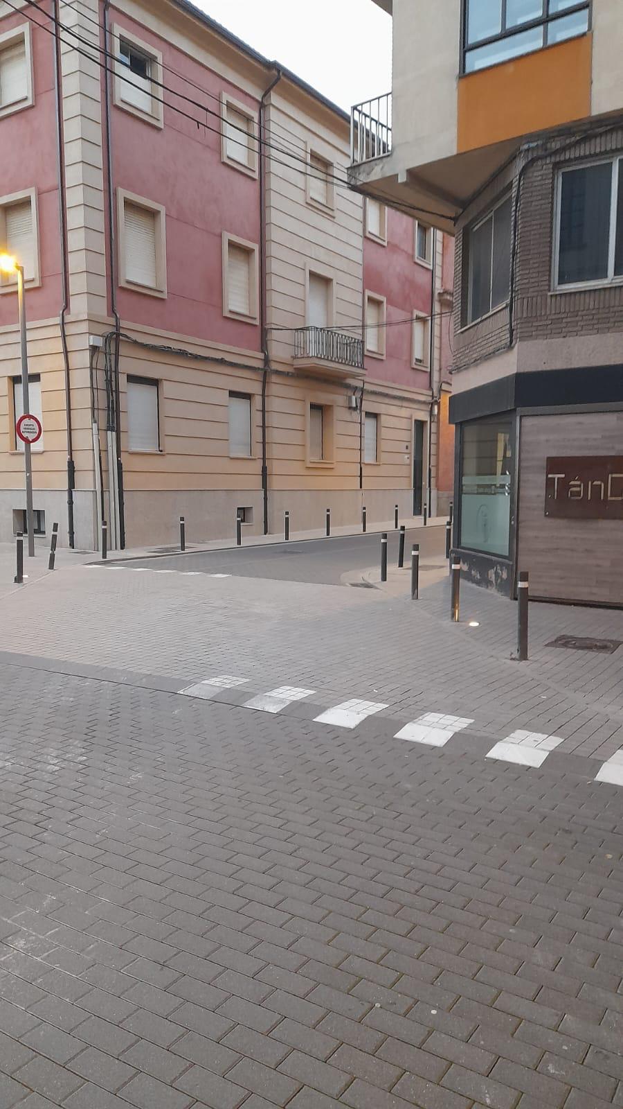 Levantamiento y posterior colocación del adoquinado en la calle Cortes Leonesas