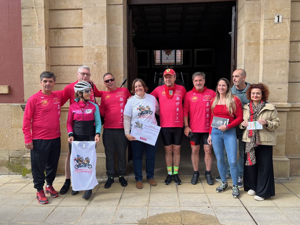 Miembros de la iniciativa recibidos en el Ayuntamiento de Estella