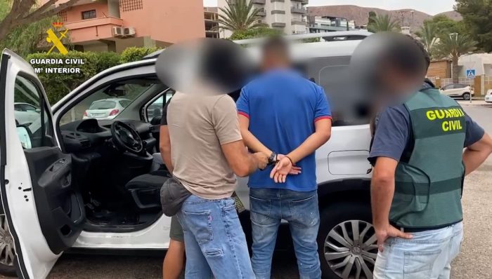 Tres detenidos en León, Almería y Roquetas de Mar por el asesinato de un médico en Aguadulce