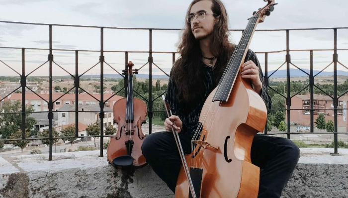 El músico astorgano Andrés Santos ofrece este sábado un concierto en la Iglesia de San Pedro de Rectivía