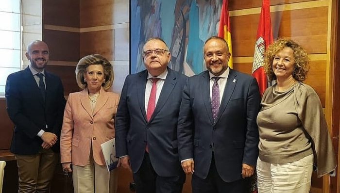 Courel pide soluciones urgentes al consejero de Sanidad de la Junta para revertir la situación sanitaria en la provincia