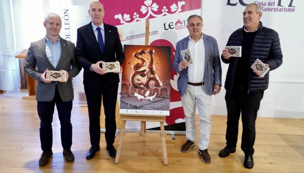 El alcalde de León, José Antonio Diez, presenta el Salón del Chocolate junto al alcalde de Astorga, José Luis Nieto; el presidente de la Cámara de Comercio de Astorga, Juan José Alonso Martínez y el concejal Vicente Canuria